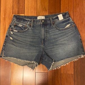 Abercrombie & Fitch boyfriend short